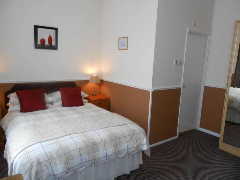 Shirley Heights 3*