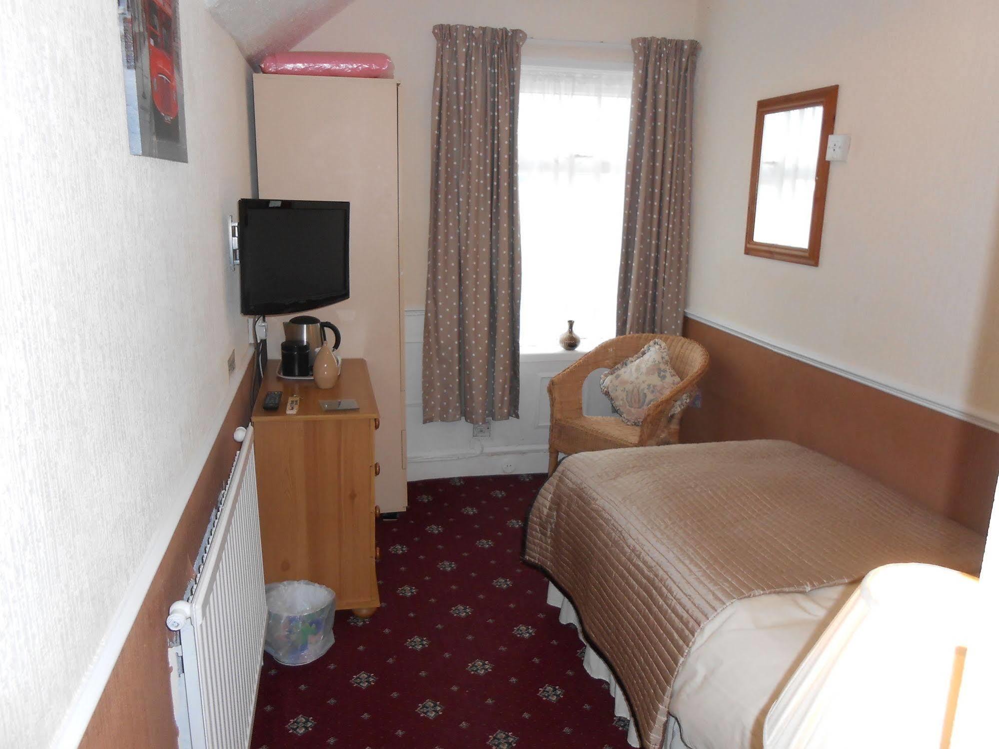 Bed & Breakfast Shirley Heights 3*