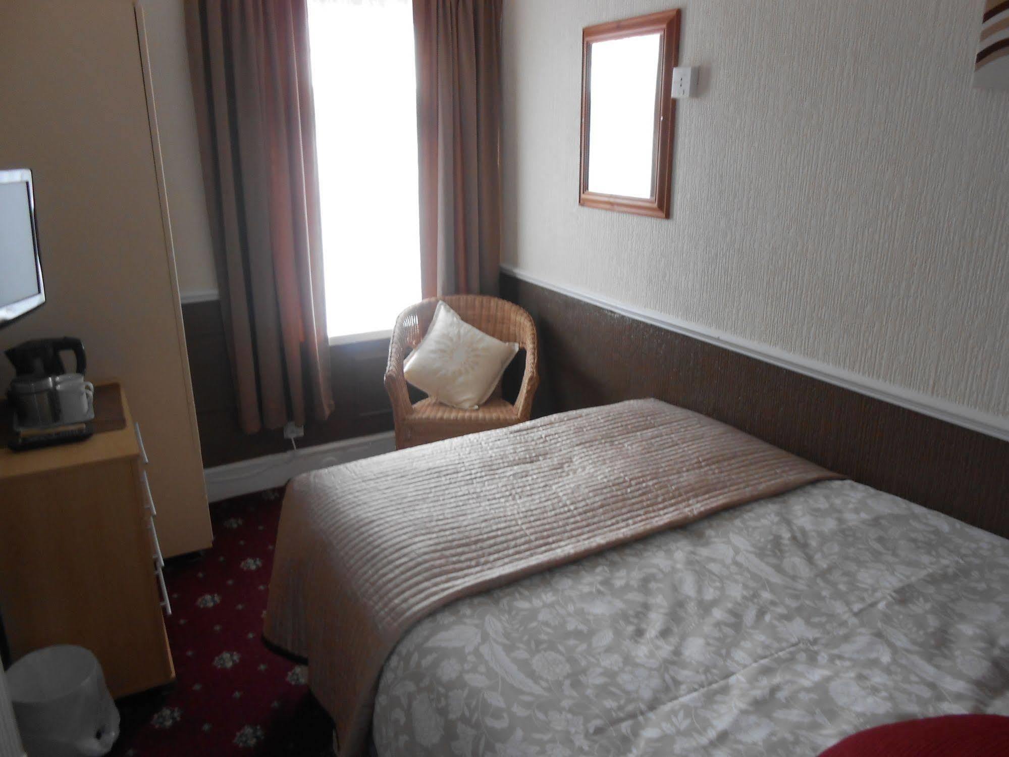 Shirley Heights 3*